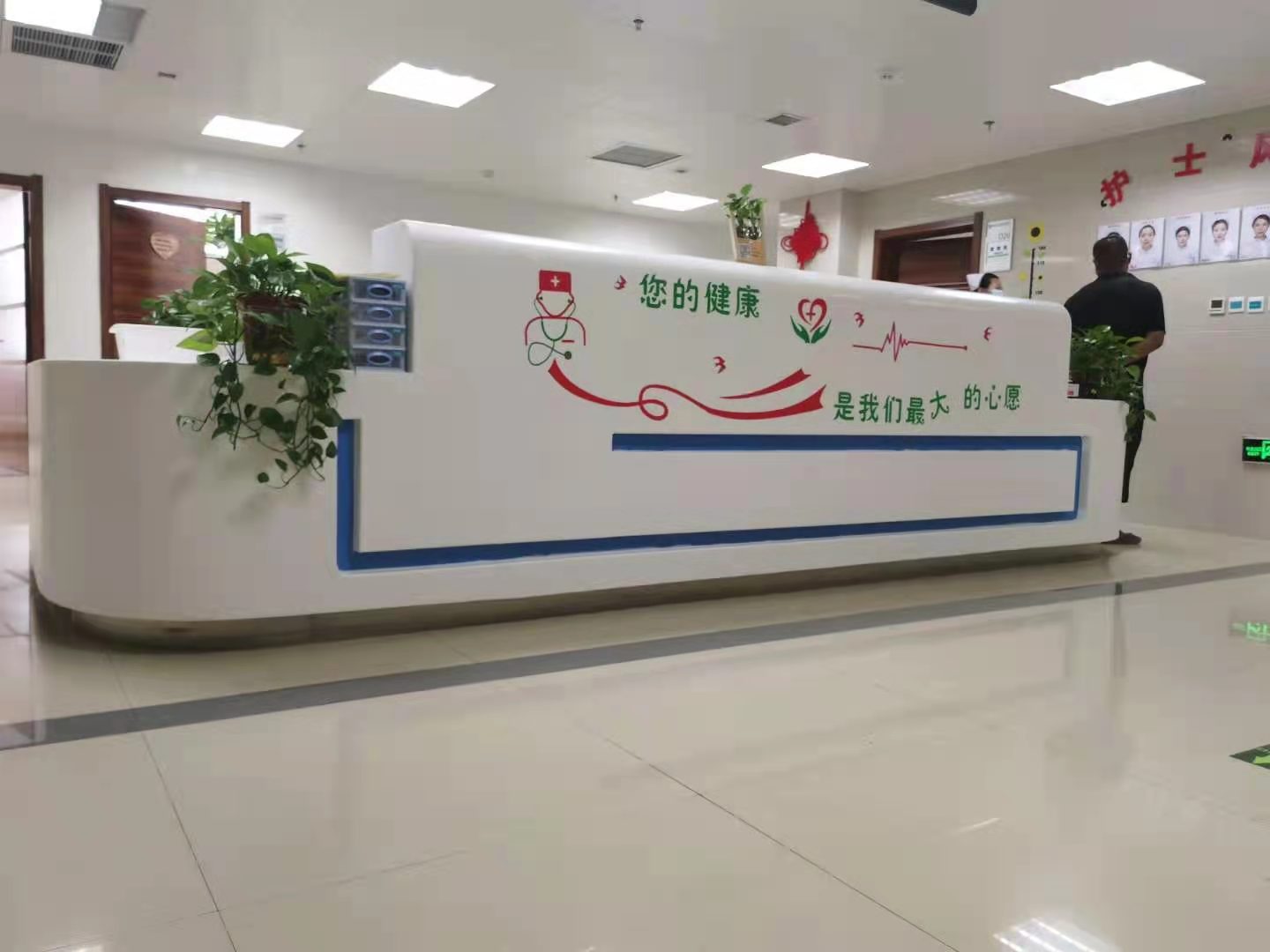 公司產(chǎn)品有兒童病床、單搖病床、醫(yī)療家具、治療臺(tái)、護(hù)理床、藥架等